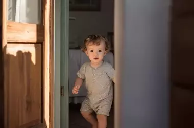 Guía Experta para la Elección del Calzado Infantil: Cuándo y Cómo Calzar los Primeros Pasos del Bebé