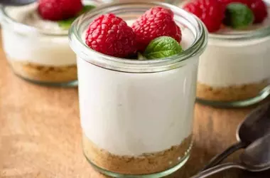 Cheesecake nel bicchiere: il dessert rinfrescante senza forno
