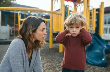 La Crianza Contemporánea: Retos y Desafíos para Padres Exhaustos