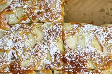 Großmutters Apfelkuchen vom Blech: Ein zeitloses Rezept für den Alltag