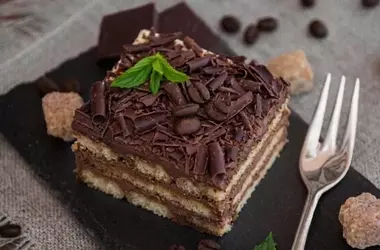 Tiramisù al Cioccolato Senza Uova: Un Sogno Cremoso e Delizioso
