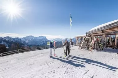 Vivi l'Incanto Primaverile sulle Dolomiti: Sciare a Plan de Corones sotto il Sole