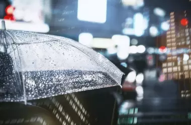 Impacto Meteorológico en España: Jueves Santo bajo Fuertes Vientos y Nieve