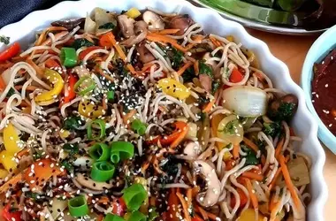 Jabchae: Ein vielseitiger koreanischer Glasnudelsalat