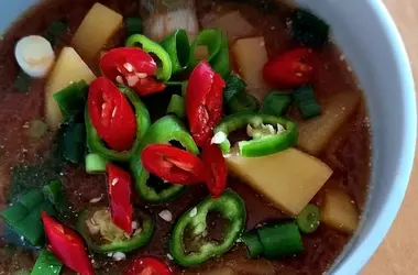 Doenjang Jjigae: Koreanische Sojabohnenpastensuppe für jeden Appetit