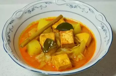 Schnelles veganes Tofu-Curry nach balinesischer Art aus dem Airfryer