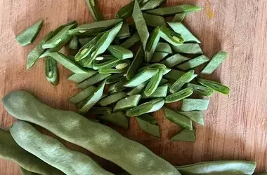 Indonesisches Wokgericht: Stangenbohnen mit Kecap Manis – Eine herzhaft-süße Geschmacksexplosion