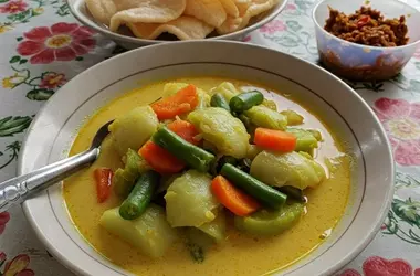 Die Kunst des Lontong Sayur Medan: Ein indonesisches Frühstückserlebnis in Ihrer Küche