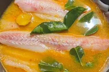 Die Essenz Indonesiens: Eine Reise durch die Kurkuma-Fischsuppe