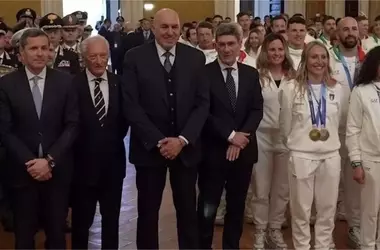 Incontro storico: Il Ministro della Difesa Guido Crosetto celebra gli atleti militari per Milano-Cortina 2026