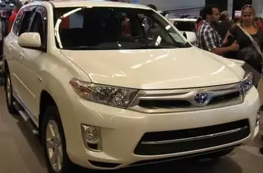 Erste Group Downgrades Toyota Motor to Hold Rating