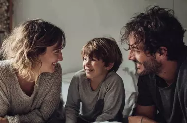 La Importancia Fundamental del Elogio Consciente en la Crianza Infantil