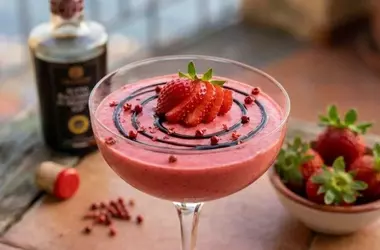 Mousse di Fragole e Aceto Balsamico: Un Dolce Stellato Senza Cottura
