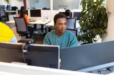 AI Training Disparity: High-Earning Workers Adopt Most, Lower-Income Workers Seek Training