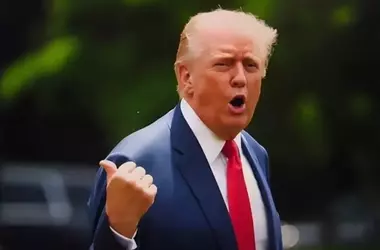 Pritzker Advocates for Year-Round E15 Fuel Amid Geopolitical Tensions, Criticizes Trump's Corporate Ties