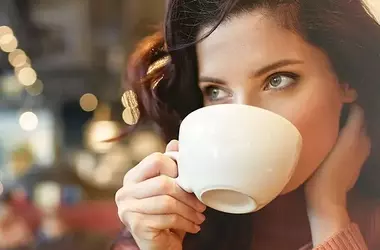 Moderate Caffeine Intake Does Not Trigger Panic Attacks but Influences Behavioral Choices, Study Finds