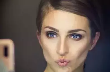 Understanding Narcissism in Social Media Interactions