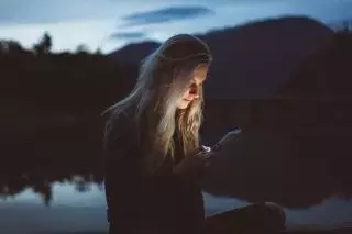 The Emergence of AI Para-therapy: Redefining Mental Health Support