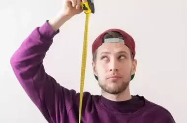 Understanding the Impact of Height Insecurity on Daily Behavior