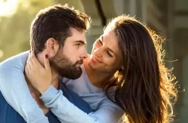 Relationship Quality and Financial Security Independently Boost Health, Study Finds