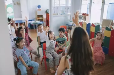 Challenging the Notion of Overconfidence as a Learning Aid in Children
